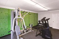 La Quinta Inn by Wyndham Fresno Yosemite - gimnasio