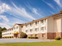 Super 8 by Wyndham Fayetteville Hotels in Washington County
