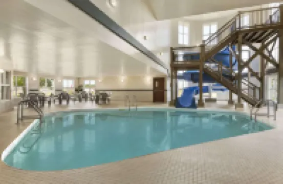 Days Inn by Wyndham Steinbach - Pet friendly