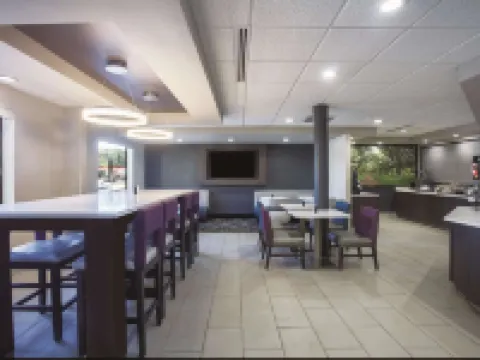 La Quinta Inn & Suites by Wyndham Jackson Airport Hoteles en Pearl