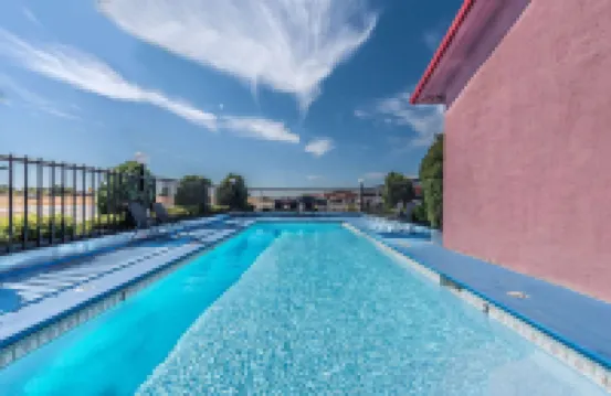 伊斯特蘭温德姆速8酒店