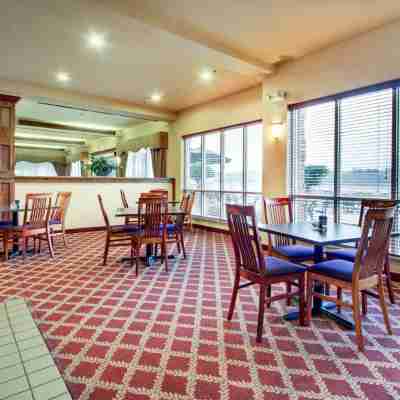 Clarion Suites Dining/Meeting Rooms