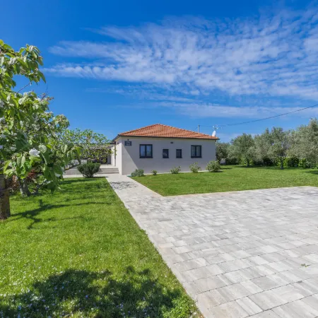 Villa Ani Отели в г. Шишан