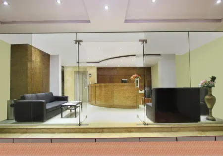 Hotel MB International Отели рядом с достопримечательностью «Чамунди Хилл»