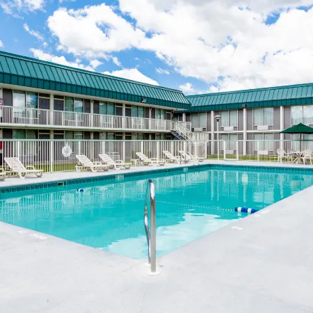 Red Roof Inn & Suites DeKalb