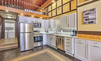 Walk to River: Unique Studio in Renovated Bar!