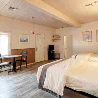 Hamilton Village Inn Rooms