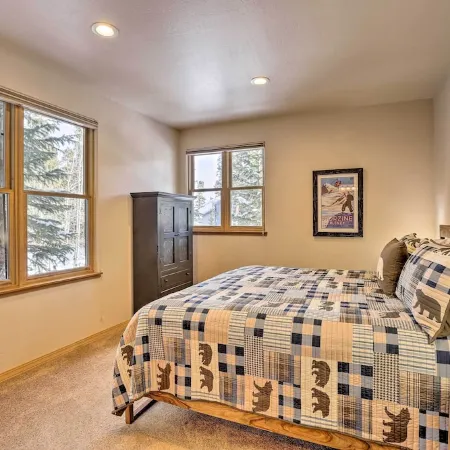 Ski-in/Out Breckenridge Gem w/ Hot Tub!