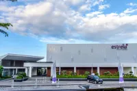 เอสเตรลลาโฮเทลแอนด์คอนเฟอเรนซ์ โรงแรมใกล้Bekel Java Java Motor