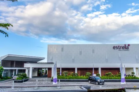 Estrella Hotel & Conference Отели рядом с достопримечательностью «Bekel Java Java Motor»