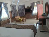 Omah Glugu Resto & Guesthouse Hotel di Penambongan