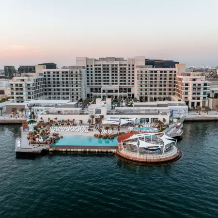 Hilton AbuDhabi Yas Island Отели рядом с достопримечательностью «Город Масдар»