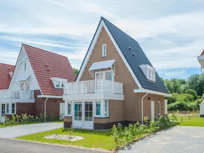 Luxurious Stately Villa with 4 Bathrooms, 1km from the Beach