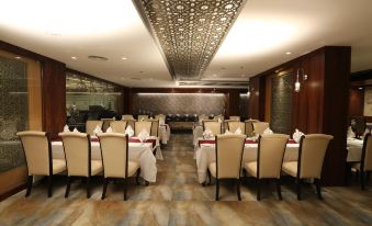 M Crown Hotel