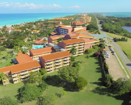 ビー ライブ エクスペリエンス トゥシュパン バラデロのホテル