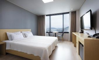 5. 부산 영도 비치..