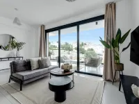 Sanders Elgio - Neat 3-Bdr Apt with Rooftop Hotels in Agios Athanasios