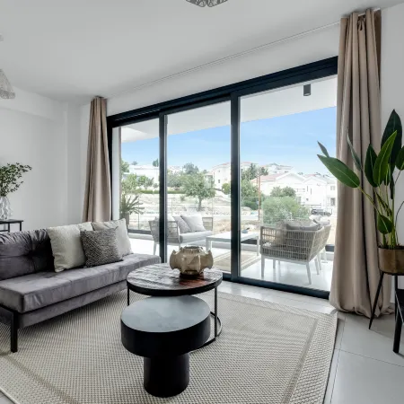 Sanders Elgio - Neat 3-Bdr Apt with Rooftop