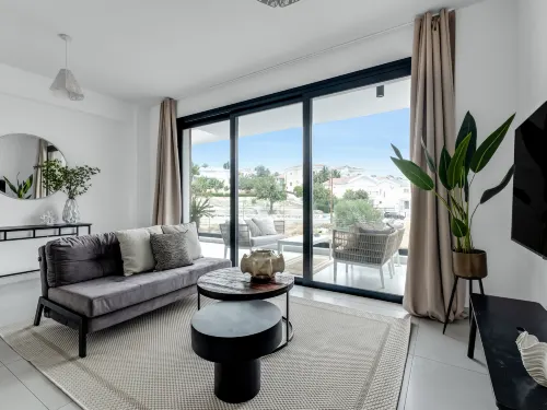 Sanders Elgio - Neat 3-Bdr Apt with Rooftop - Apartment