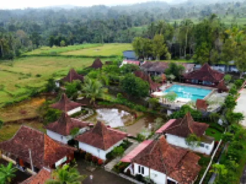 Kampoeng Joglo Ijen Hotels in Licin