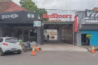 RedDoorz Near Alun-Alun Garut Hoteles en Garut Kota