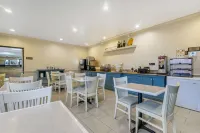 Country Inn & Suites by Radisson, Tampa Airport North, FL - Bữa sáng