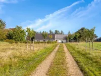 "Merrit" - 4.6km to the Fjord Hotels in Hemmet