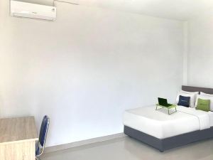 Urbanview Hotel Juanda Kota Agung by RedDoorz