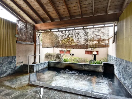 Rakusuien - Hot Springs