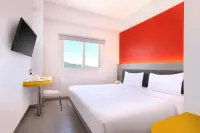 Amaris Hotel Padang Отели в г. 