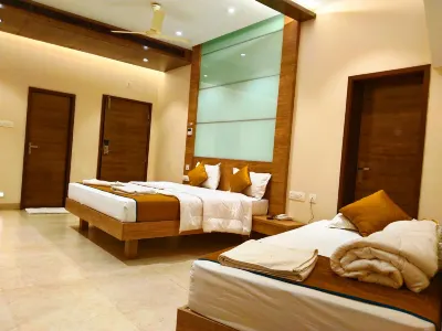 The Paradise Hotel - Luxury Stay