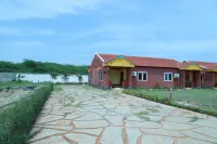 Navagiraga Resorts & Hotel فنادق في Nagapattinam