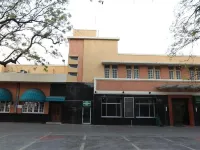 New Woodlands Hotel โรงแรมใกล้Stella Maris College