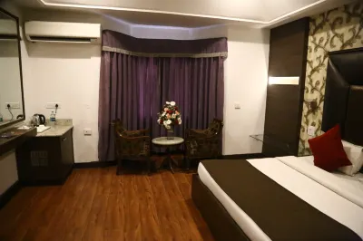 Jalandhar Shangrila Hotel Các khách sạn gần Devi Talab Mandir