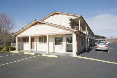 Americas Best Value Inn Jonesville Отели в г. Ронда