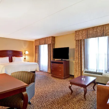 Hampton Inn & Suites Fredericksburg-at Celebrate Virginia