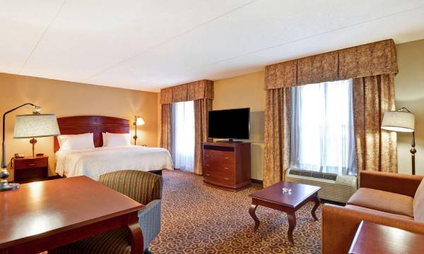 Hampton Inn & Suites Fredericksburg-at Celebrate Virginia