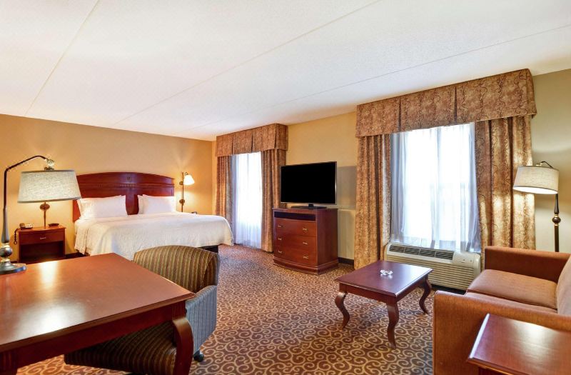 Hampton Inn & Suites Fredericksburg-at Celebrate Virginia