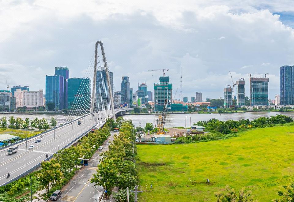 [동동 아파트 더 메트로폴의 잘 관리된 정원]