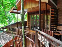 Raja Ampat Dive Resort Hotels in Waisai