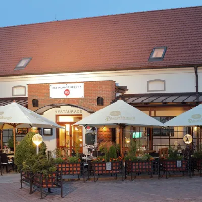 Hotel Chvalská Tvrz Hotels near Prague 14