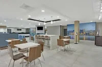 Clarion Pointe Near Erie Casino - breakfast