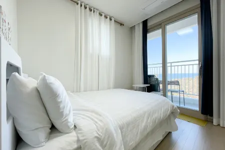 Yangyang Pension El Ocean Stay Отели рядом с достопримечательностью «Jukdo Beach»