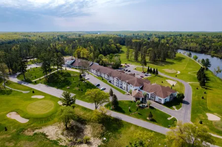 Four Seasons Island Resort Отели в г. Пембин