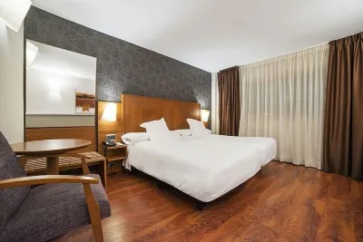 Nuevo Torreluz Hotels near Playa Las Olas