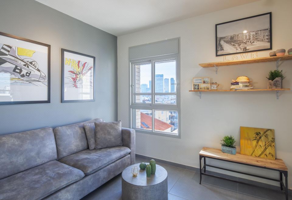 2 mins from beach renovated flat! Over view