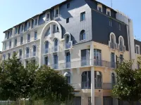 Brit Hotel de Grignan Vichy فنادق في Hauterive