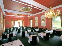 Royal Goat Hotel فنادق في Beddgelert