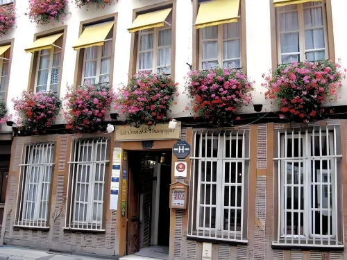 บริต โฮเทล เลส คอมท์ ดี ชำเปญ ซ็องทรัล อีสตอริค