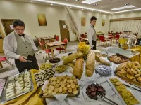 Huinid Pioneros Hotel - breakfast